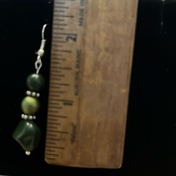 Handcrafted silver tone earrings with green beading. - Picture 3 of 3